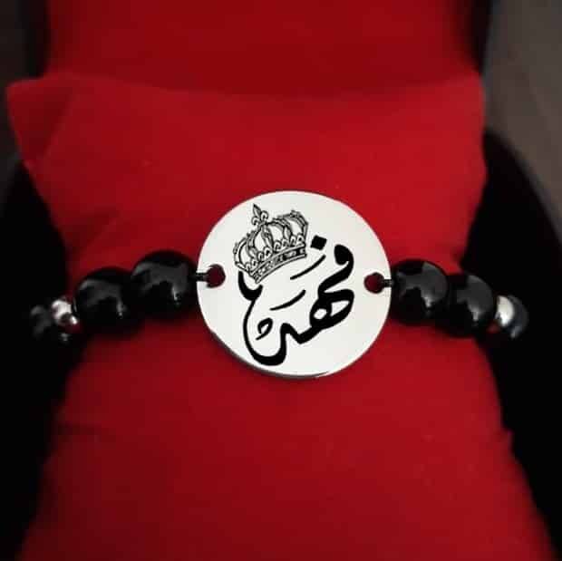 Bracelet personnalisé avec verset coranique ou logo avec pierres esthétiques séparées 3 Bracelet personnalisé avec verset coranique ou logo avec pierres esthétiques séparées – Image 3