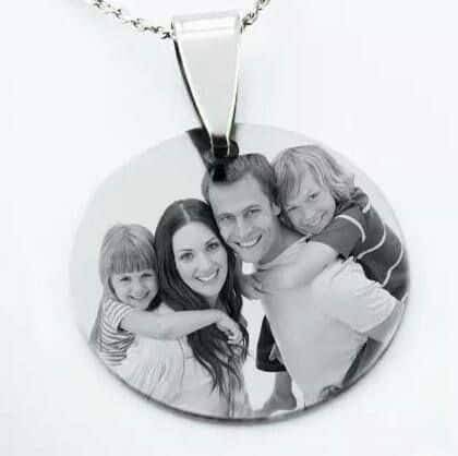 Pendentif Rond Gravé Personnalisé – Souvenir Unique en Acier | DialnaGift 6 Pendentif Rond Gravé Personnalisé