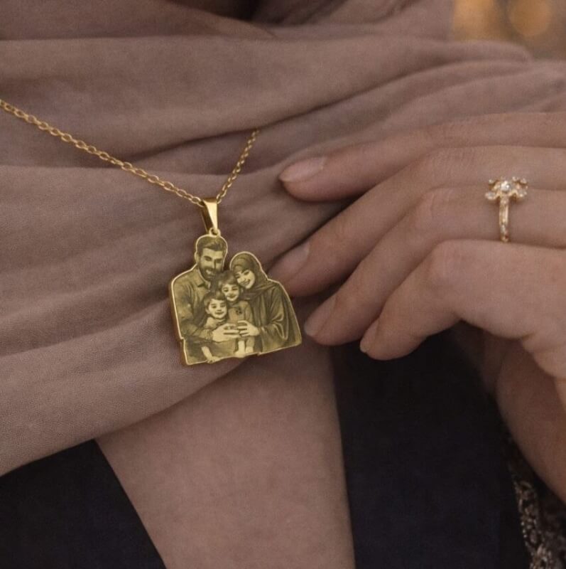 Collier Personnalisé Photo Plaqué Or – Cadeau Bijou Gravé Luxe</a> 3 Collier Personnalisé Photo Plaqué Or